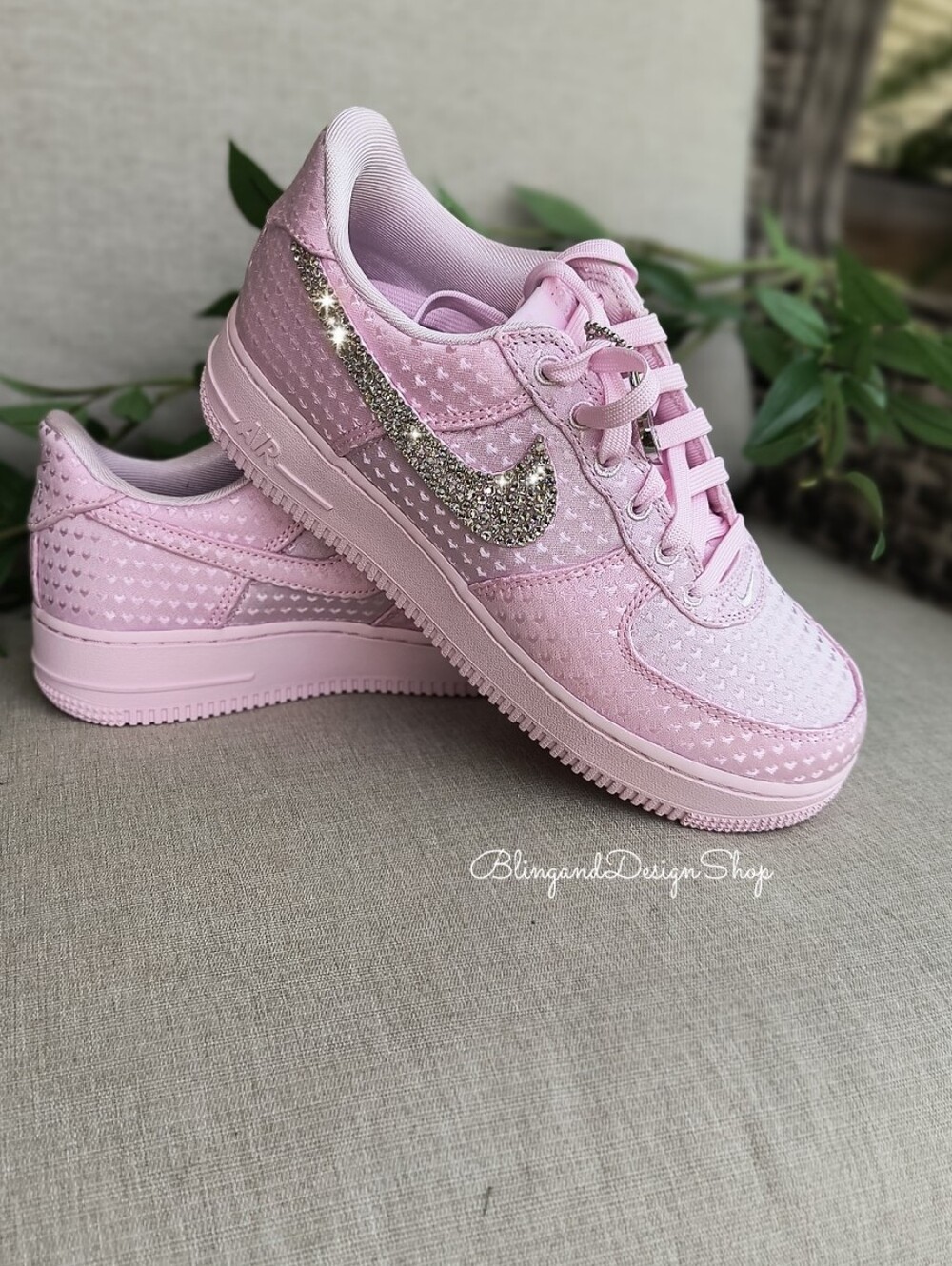 Women's Nike Air Force 1 Hearts Valentine's Day Custom Sneakers With Crystals - Picture 5 of 8